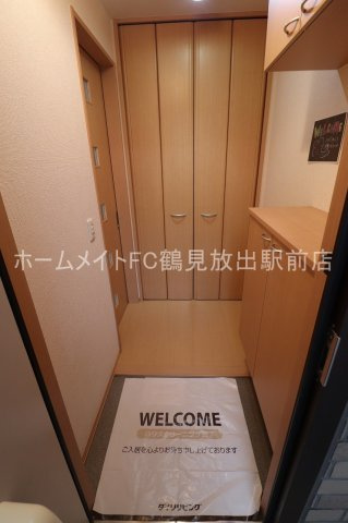 大阪市鶴見区今津中３丁目のハイツの玄関