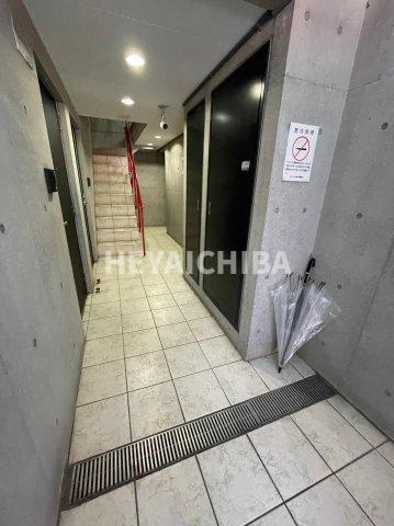 ル・リオン菊川のエントランス