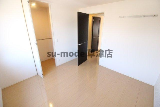 【寝室】 | N | 落ち着いた色調の寝室です