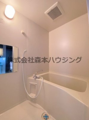 【浴室】 | 　プラ・ディオ交野 | ※同タイプ別室の写真となります。
　設備内容など相違がある場合あくまで現状優先となります。