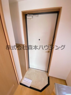 【玄関】 | 　プラ・ディオ交野 | ※同タイプ別室の写真となります。
　設備内容など相違がある場合あくまで現状優先となります。
