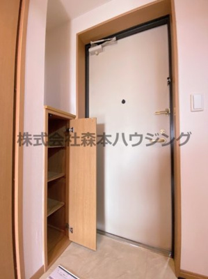 【収納】 | 　プラ・ディオ交野 | ※同タイプ別室の写真となります。
　設備内容など相違がある場合あくまで現状優先となります。