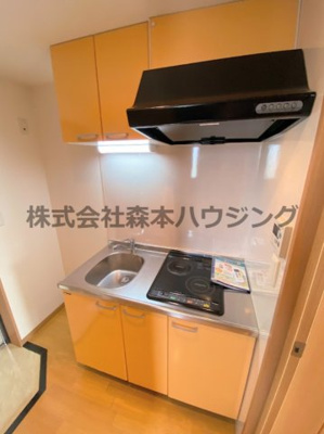 【キッチン】 | 　プラ・ディオ交野 | ※同タイプ別室の写真となります。
　設備内容など相違がある場合あくまで現状優先となります。