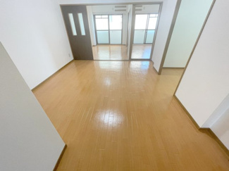 【居間・リビング】 | イプシロンC棟　418 | ※内観写真は間取改造後の同型タイプC棟414号
（2022．7．31）撮影分を代用・準備中