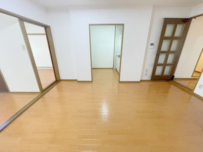 【居間・リビング】 | イプシロンC棟　418 | ※内観写真は間取改造後の同型タイプC棟414号
（2022．7．31）撮影分を代用・準備中