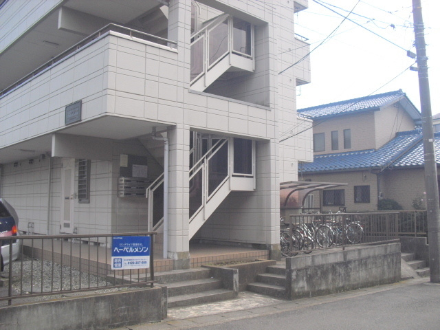 ヘーベルトリヤマのロビー|マンションエントランス部分