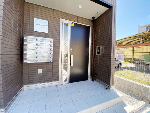 シェーングラース　Dのエントランス