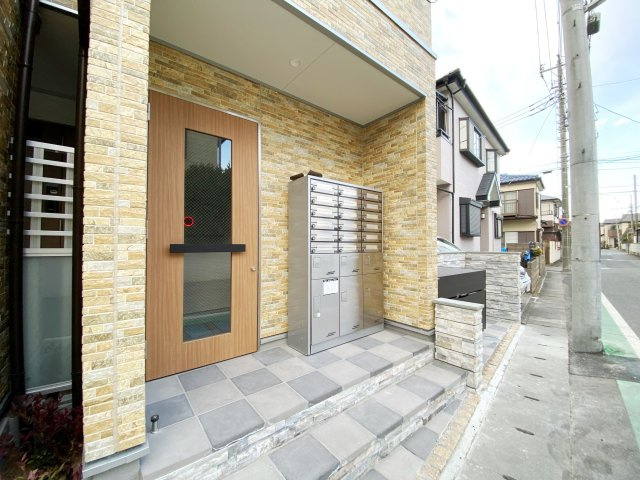 グレイス北戸田のエントランス