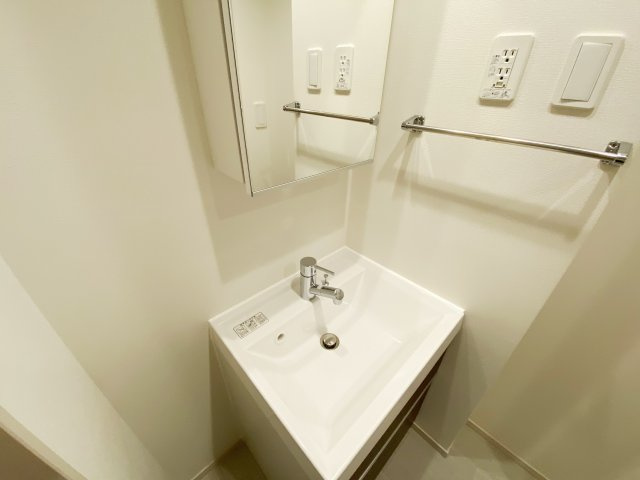 グレイス北戸田の洗面所|別号室の参考写真です。