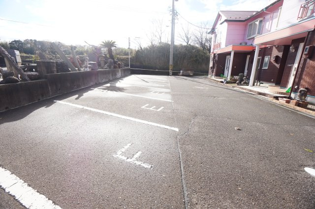 フォンテーヌ・カクゼンの駐車場