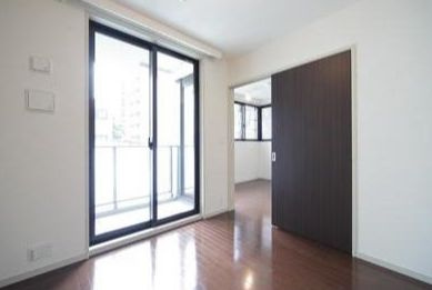 【寝室】 | MMガーデン | 広くて明るい寝室