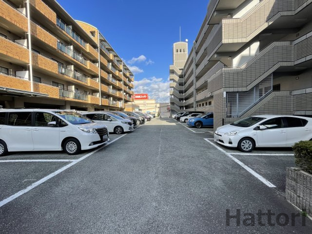アビタシオン橋本Ⅱの駐車場
