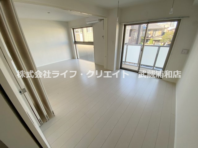 ヴィラ・デ・ジョワ浦和白幡の洋室|別号室の参考写真です。