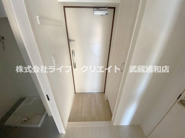 ヴィラ・デ・ジョワ浦和白幡の玄関