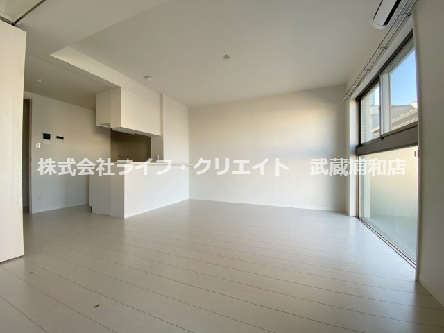 ヴィラ・デ・ジョワ浦和白幡の居間・リビング|別号室の参考写真です。