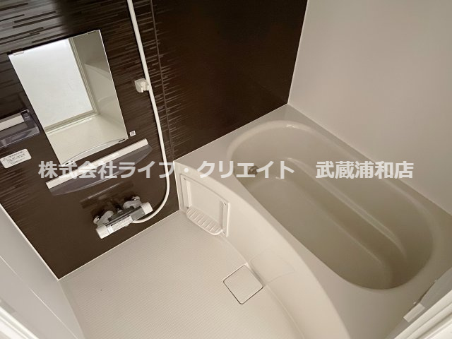 ヴィラ・デ・ジョワ浦和白幡の浴室|別号室の参考写真です。