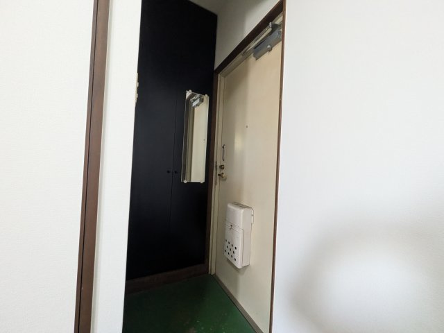 アーバンα　203の玄関