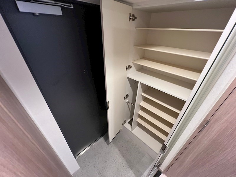 プレサンス神戸水木通ルミエスの玄関