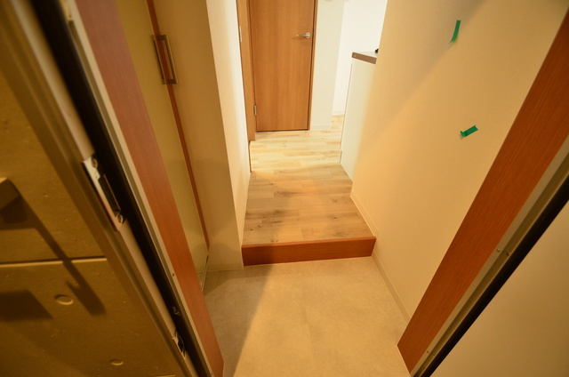 ワコーレヴィータ灘WESTの玄関