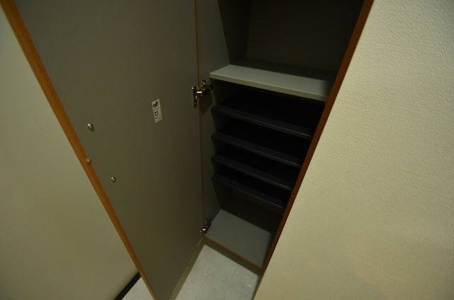 ワコーレヴィータ灘WESTの玄関