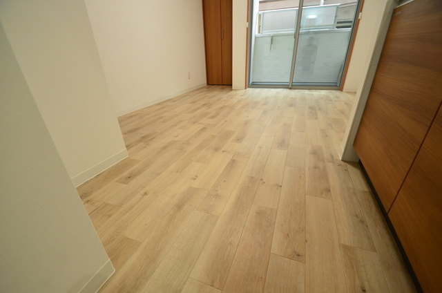 ワコーレヴィータ灘WESTの洋室