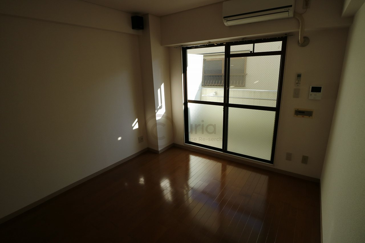 ジュネス深江の洋室