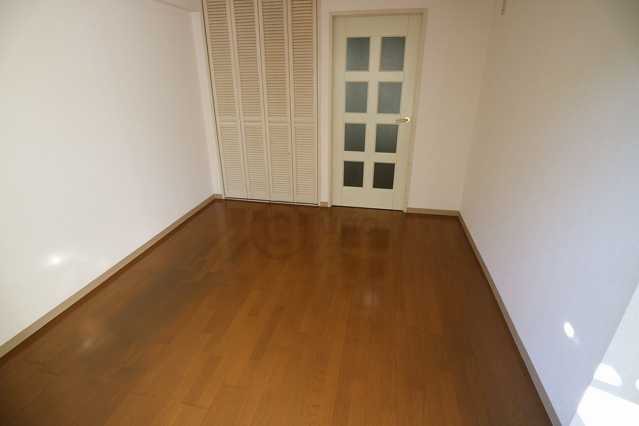 ジュネス深江の洋室