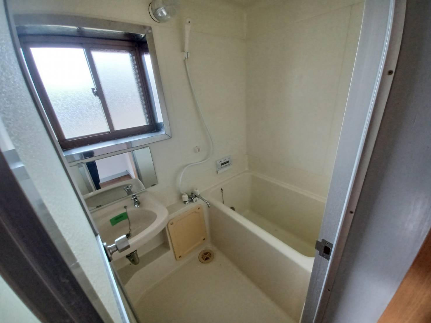 ホワイトコーポの浴室