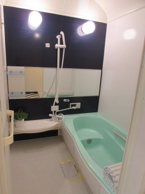 【浴室】 | ルーチェビアンカ | 大きい鏡がある浴室