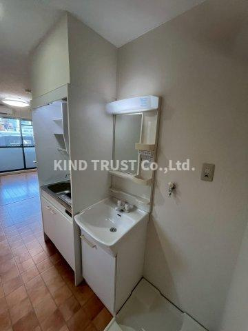 ラインハイツ瀬戸の洗面所|明るい洗面所です