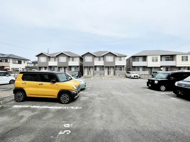 シャーメゾンエピナール　Ｇ棟の駐車場