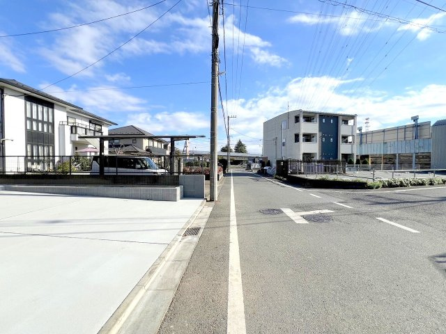 八王子市　大谷町　新築一戸建て　６期の前面道路含む現地写真