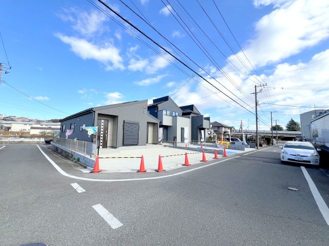 八王子市　大谷町　新築一戸建て　６期の前面道路含む現地写真