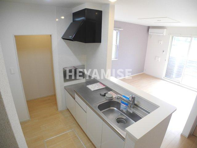 エス・エル・シー宮小路のキッチン|※室内画像は類似物件のもの