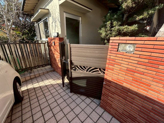 垂水区舞子坂三丁目戸建てのエントランス