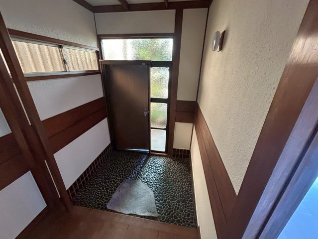 垂水区舞子坂三丁目戸建ての玄関