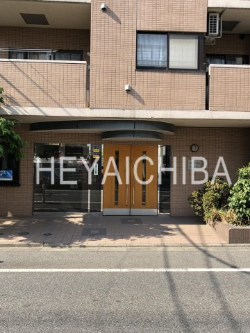 コモード寺山のエントランス