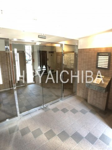 コモード寺山のエントランス