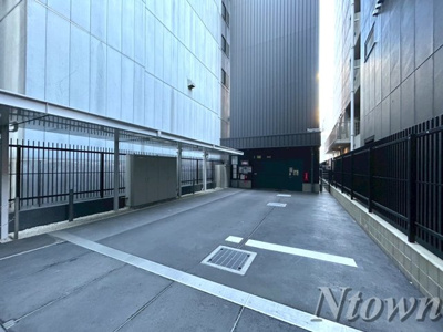 【駐車場】 | プラウドタワー栄 | 駐車場に車を止められます
