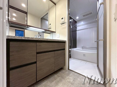 【洗面所】 | プラウドタワー栄 | 忙しい朝には欠かせない洗面所です