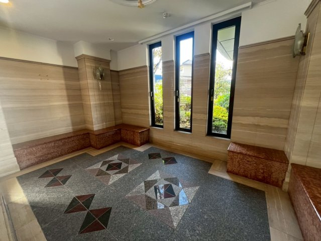 レインボー刈谷|【エントランス】
◆高級感のあるエントランスです♪毎日お家に帰るのが楽しみになります。