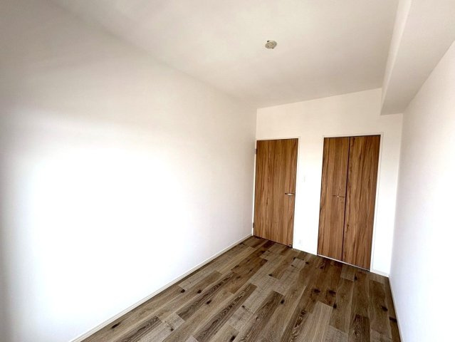 【洋室】 | シティパル春日セントレ | 5帖の洋室。収納スペースも設けられているため、居住スペースは広くお使いいただけます