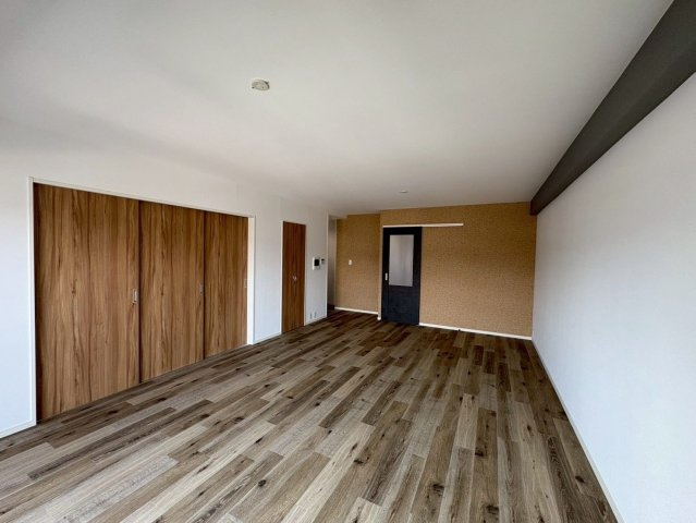 【居間・リビング】 | シティパル春日セントレ | LDKはキッチンとリビングが自然な感じで分かれているので、家具の配置が考えやすいです