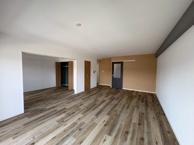 【居間・リビング】 | シティパル春日セントレ | LDKは隣りの洋室とつなげて広く使ってもOK。ライフスタイルに合わせて自由に使えます