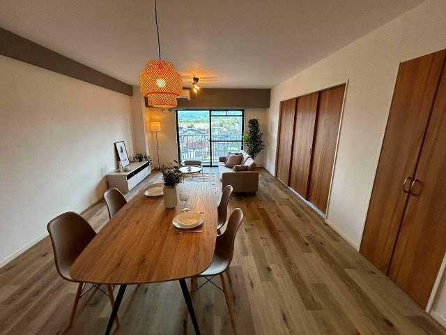 【居間・リビング】 | シティパル春日セントレ | 広々としたLDKは家族皆の快適空間です。お食事したりお喋りしたり、家族の絆を育むセントラルスペース