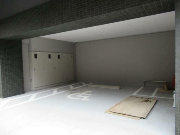 HY's 浅草の駐車場