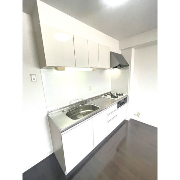 GRADOのキッチン|3口コンロ・グリル付のシステムキッチンです♪