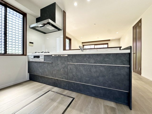 【キッチン】 | 福岡市東区美和台２丁目　戸建て | お料理をしながら会話を楽しめるカウンターキッチンです