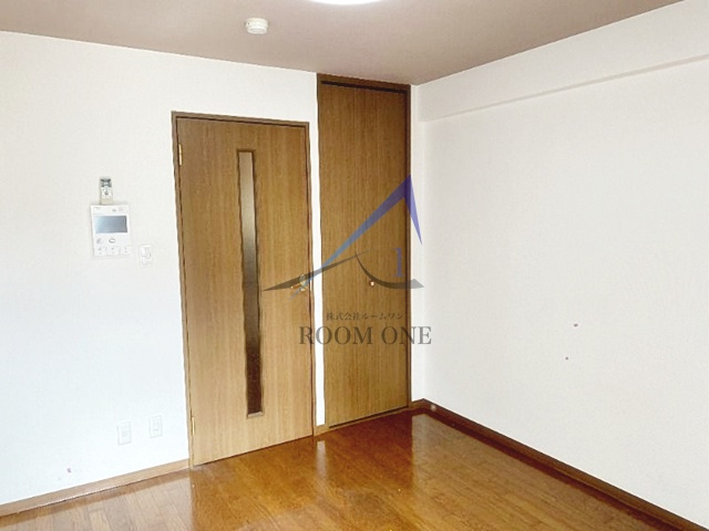 ロイヤルガーデン千鳥町の居間・リビング|洋室のお部屋です。