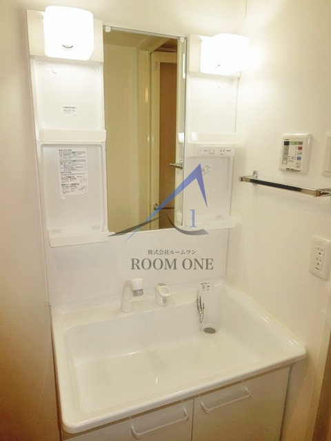 ル・エル・ブランの洗面所|独立洗面台です。